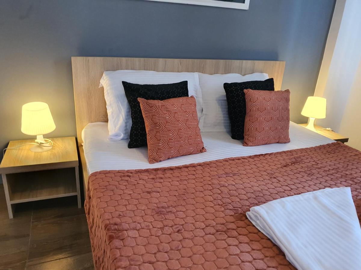 Villa Accommodation บูคาเรสต์ ภายนอก รูปภาพ