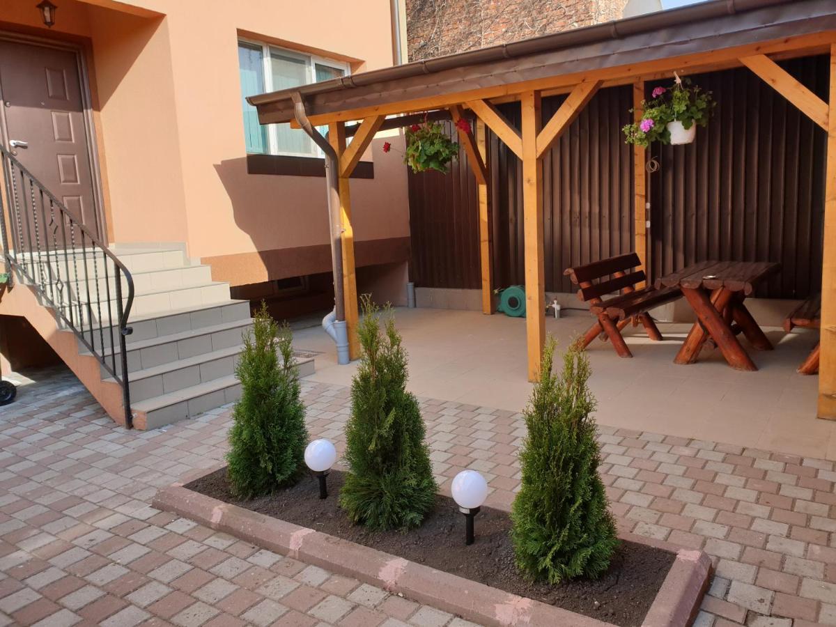 Villa Accommodation บูคาเรสต์ ภายนอก รูปภาพ